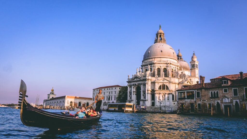 Venezia in barca